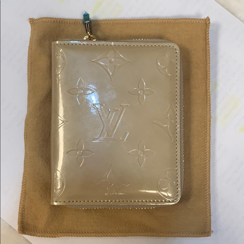 Small pearl LOUIS VUITTON wallet BRAND NEW